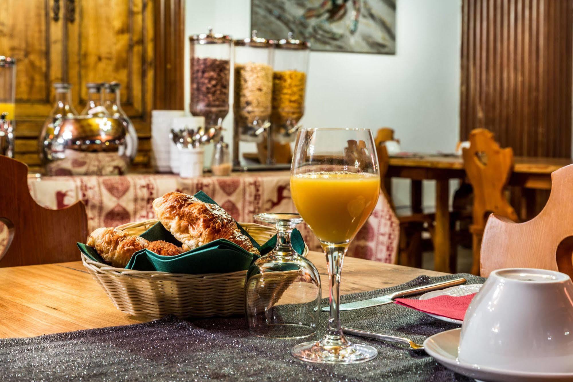 Les Cretes Blanches Hotel Val-dʼIsère Eksteriør billede