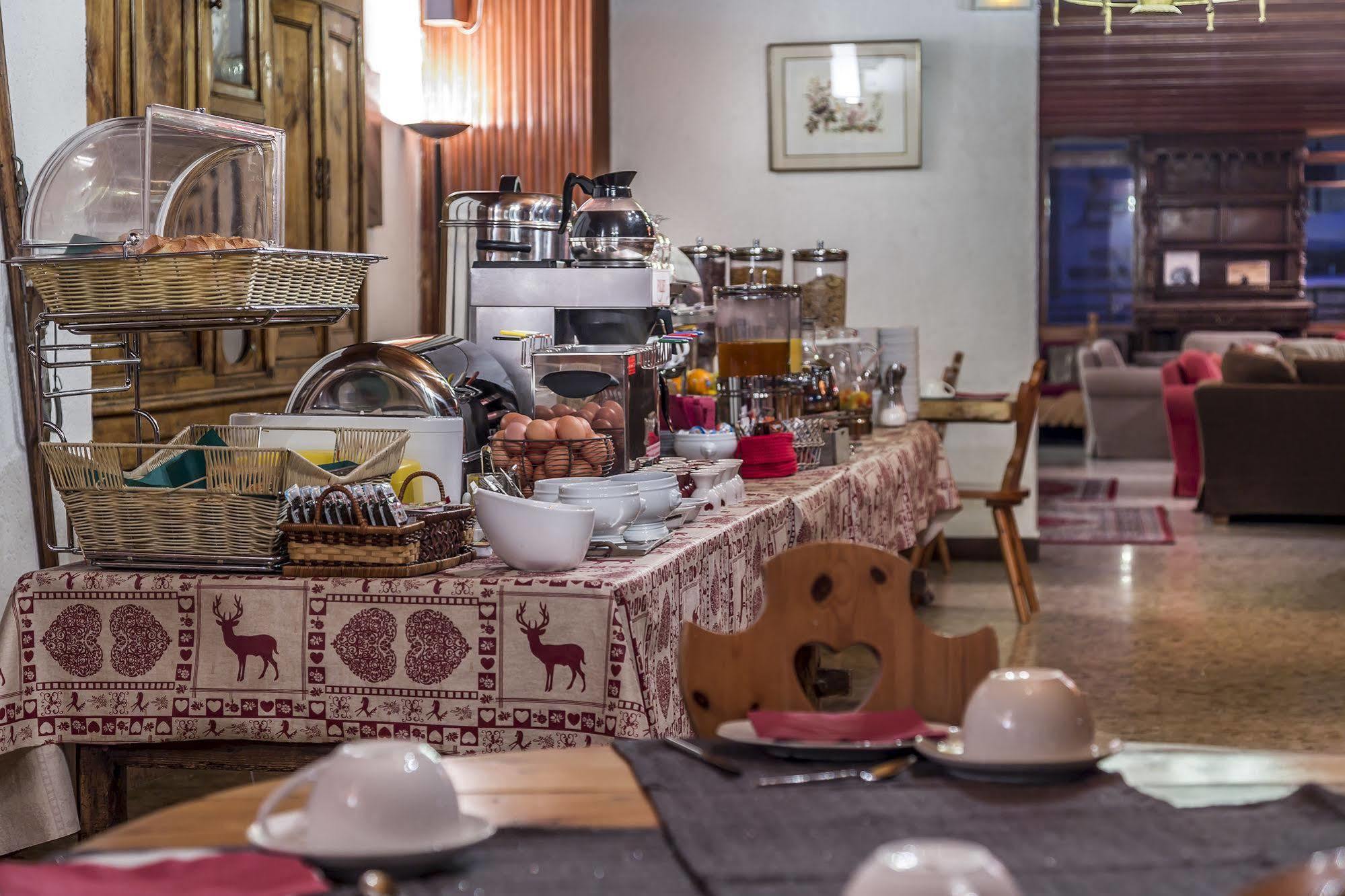 Les Cretes Blanches Hotel Val-dʼIsère Eksteriør billede